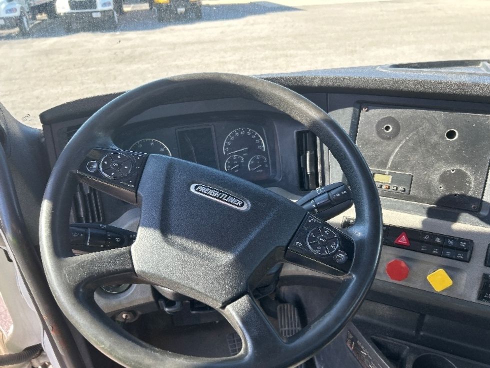 Day Cab Tractor-Heavy Duty Tractors-Freightliner-2020-T11664ST-Prince George-VA-493,802\n\t\tmiles-$ 43,000 - Image 11