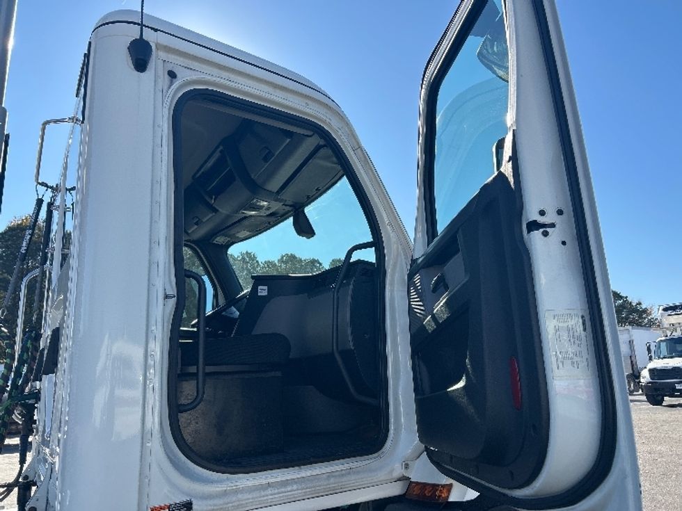 Day Cab Tractor-Heavy Duty Tractors-Freightliner-2020-T11664ST-Prince George-VA-493,802\n\t\tmiles-$ 43,000 - Image 12