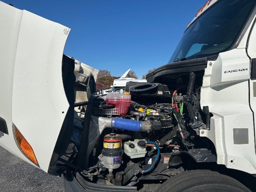 Day Cab Tractor-Heavy Duty Tractors-Freightliner-2020-T11664ST-Prince George-VA-493,802\n\t\tmiles-$ 43,000 - Image 16