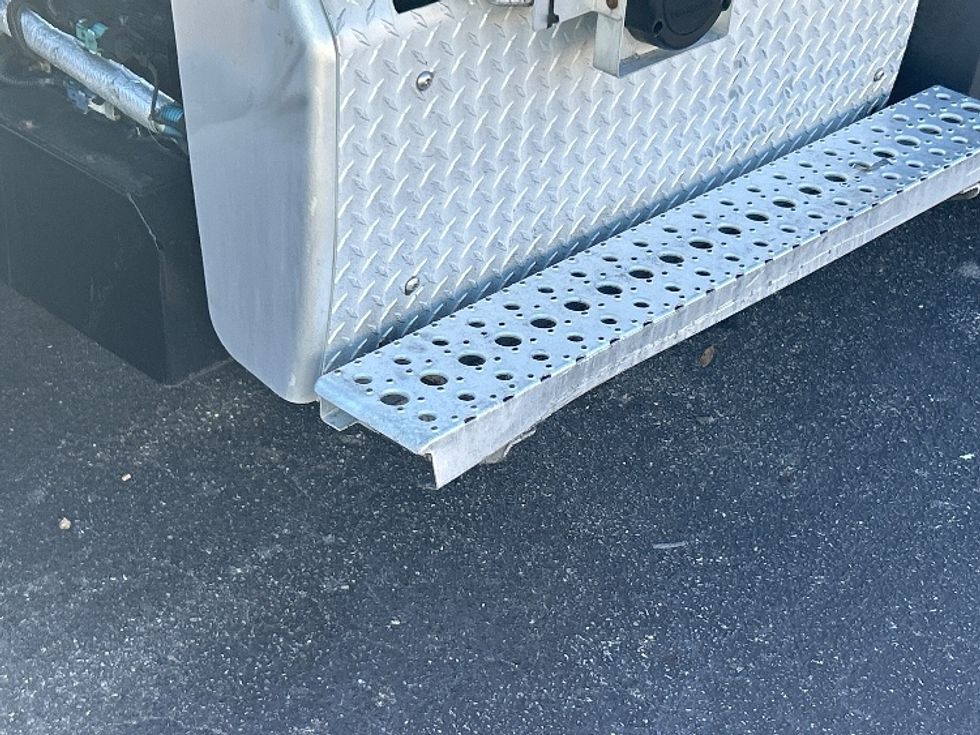 Day Cab Tractor-Heavy Duty Tractors-Freightliner-2020-T11664ST-Prince George-VA-493,802\n\t\tmiles-$ 43,000 - Image 19