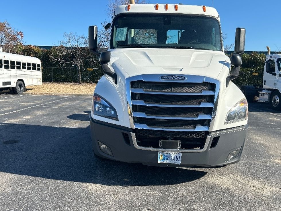Day Cab Tractor-Heavy Duty Tractors-Freightliner-2020-T11664ST-Prince George-VA-493,802\n\t\tmiles-$ 43,000 - Image 2