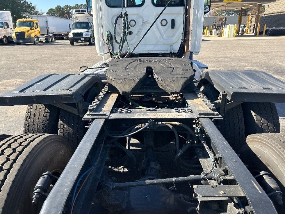 Day Cab Tractor-Heavy Duty Tractors-Freightliner-2020-T11664ST-Prince George-VA-493,802\n\t\tmiles-$ 43,000 - Image 6