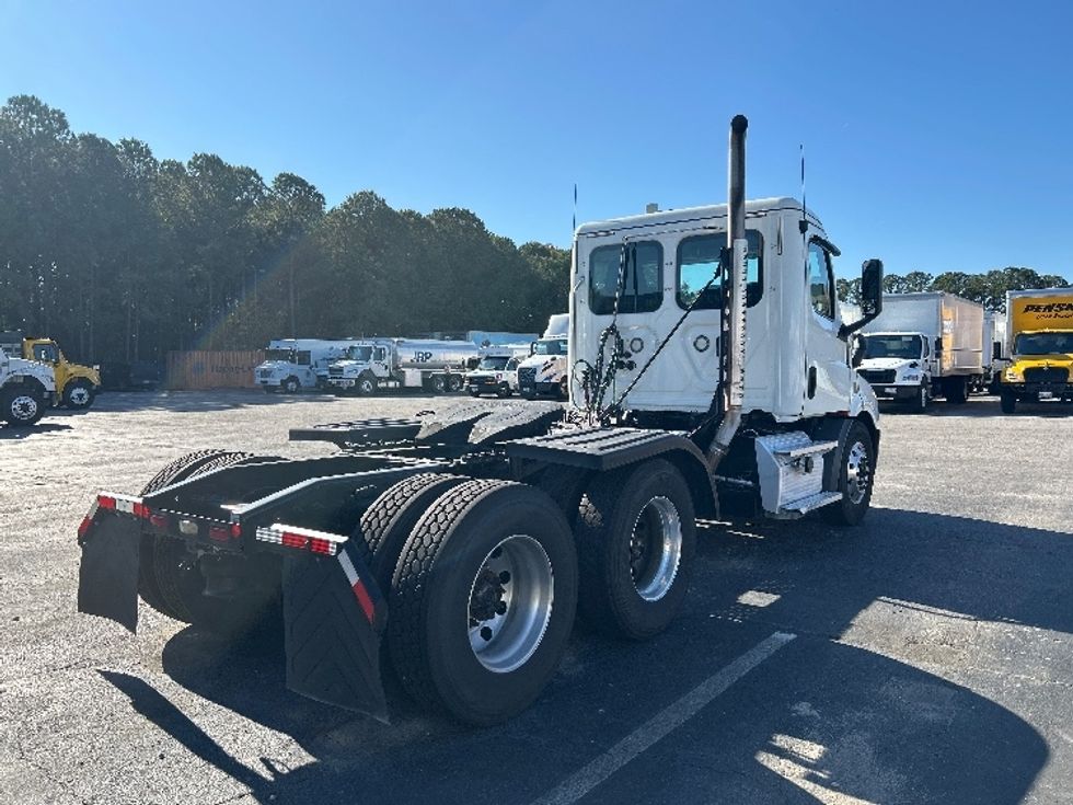 Day Cab Tractor-Heavy Duty Tractors-Freightliner-2020-T11664ST-Prince George-VA-493,802\n\t\tmiles-$ 43,000 - Image 7