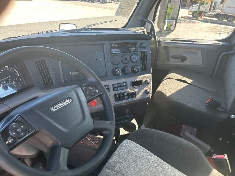 Day Cab Tractor-Heavy Duty Tractors-Freightliner-2020-T11664ST-Prince George-VA-644,013\n\t\tmiles-$ 29,500 - Image 10