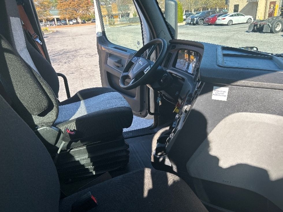 Day Cab Tractor-Heavy Duty Tractors-Freightliner-2020-T11664ST-Prince George-VA-644,013\n\t\tmiles-$ 29,500 - Image 14