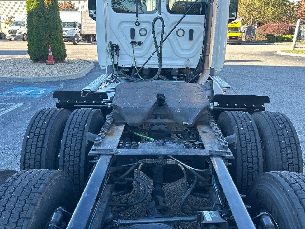 Day Cab Tractor-Heavy Duty Tractors-Freightliner-2020-T11664ST-Prince George-VA-644,013\n\t\tmiles-$ 29,500 - Image 6