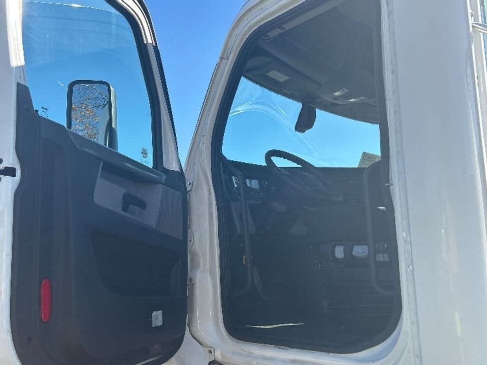 Day Cab Tractor-Heavy Duty Tractors-Freightliner-2020-T11664ST-Prince George-VA-644,013\n\t\tmiles-$ 29,500 - Image 9