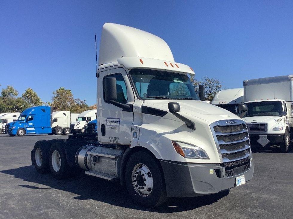 Day Cab Tractor-Heavy Duty Tractors-Freightliner-2020-T11664ST-Reading-PA-480,109\n\t\tmiles-$ 39,000 - Image 1