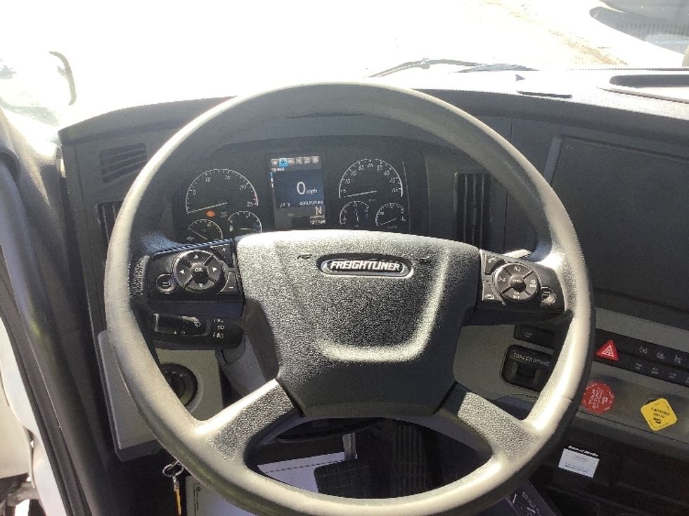 Day Cab Tractor-Heavy Duty Tractors-Freightliner-2020-T11664ST-Reading-PA-480,109\n\t\tmiles-$ 39,000 - Image 11