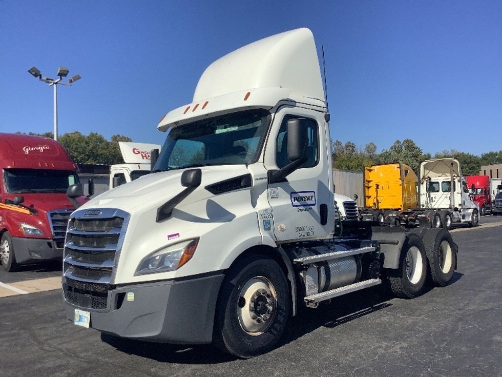 Day Cab Tractor-Heavy Duty Tractors-Freightliner-2020-T11664ST-Reading-PA-480,109\n\t\tmiles-$ 39,000 - Image 3