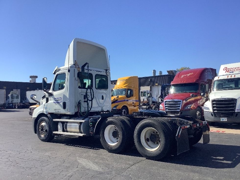 Day Cab Tractor-Heavy Duty Tractors-Freightliner-2020-T11664ST-Reading-PA-480,109\n\t\tmiles-$ 39,000 - Image 5