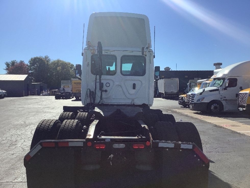 Day Cab Tractor-Heavy Duty Tractors-Freightliner-2020-T11664ST-Reading-PA-480,109\n\t\tmiles-$ 39,000 - Image 6