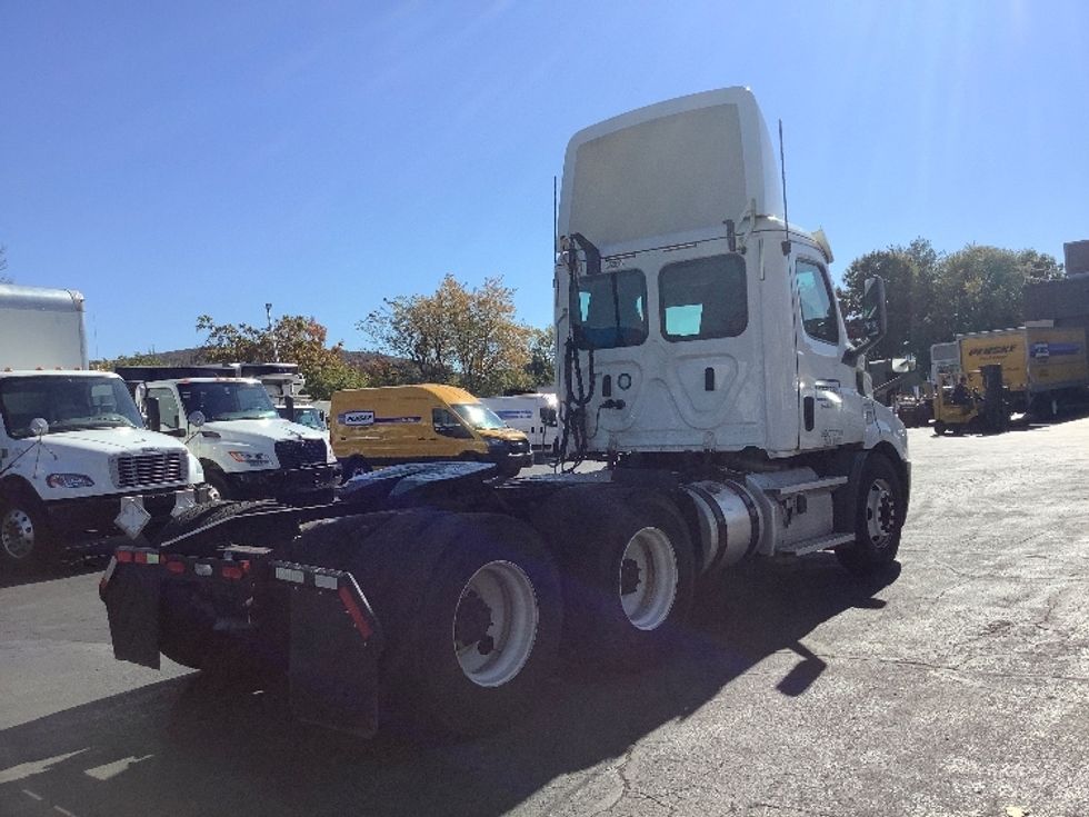 Day Cab Tractor-Heavy Duty Tractors-Freightliner-2020-T11664ST-Reading-PA-480,109\n\t\tmiles-$ 39,000 - Image 7