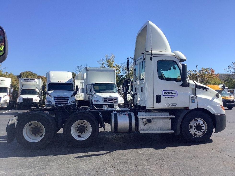 Day Cab Tractor-Heavy Duty Tractors-Freightliner-2020-T11664ST-Reading-PA-480,109\n\t\tmiles-$ 39,000 - Image 8