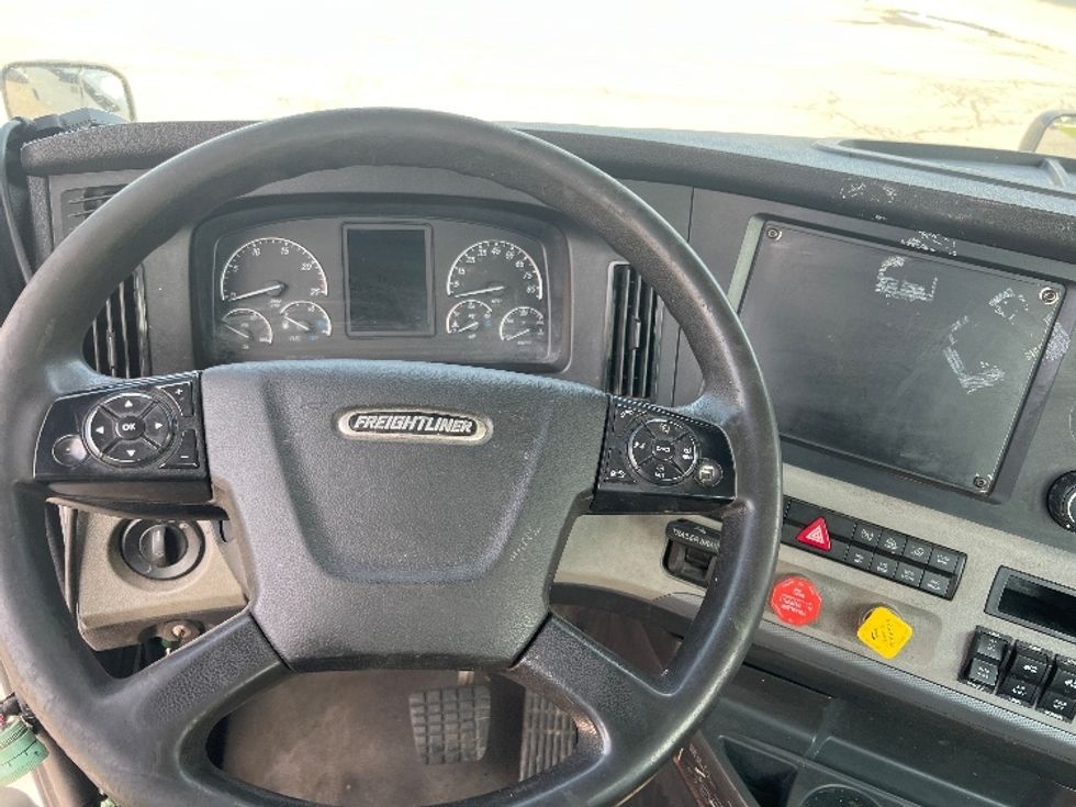 Day Cab Tractor-Heavy Duty Tractors-Freightliner-2020-T11664ST-Rochester-NY-418,061\n\t\tmiles-$ 40,500 - Image 11
