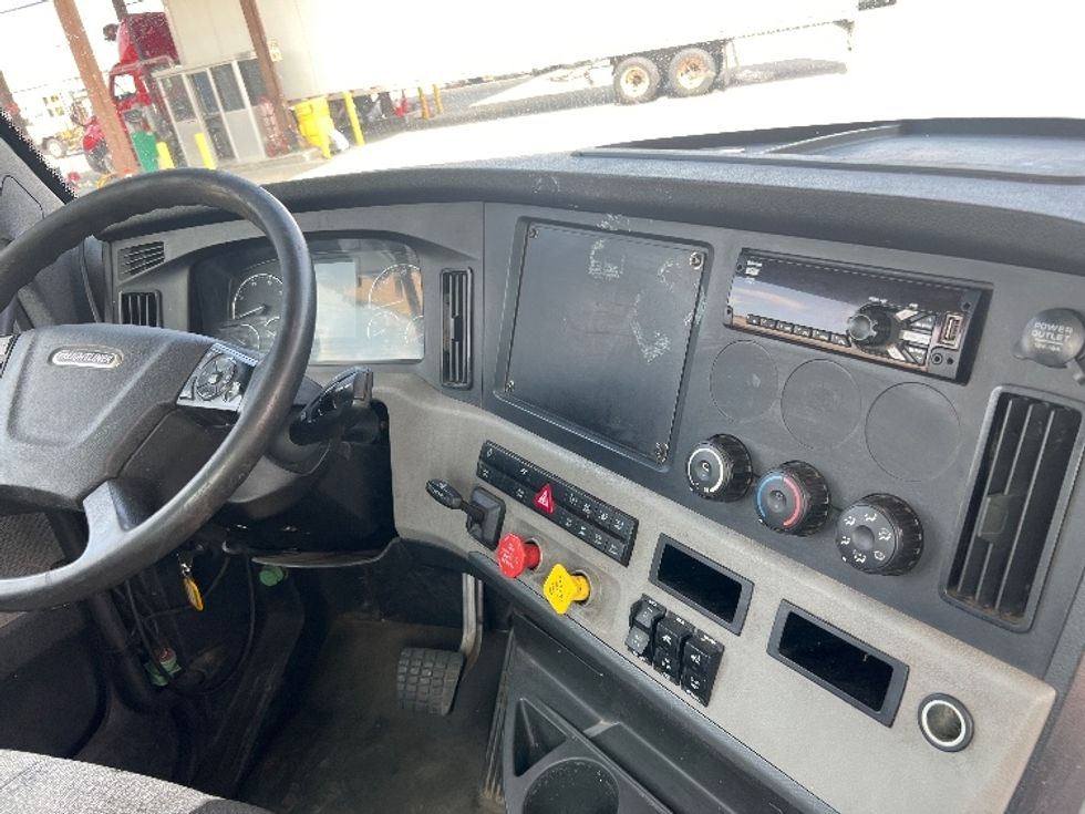 Day Cab Tractor-Heavy Duty Tractors-Freightliner-2020-T11664ST-Rochester-NY-418,061\n\t\tmiles-$ 40,500 - Image 14