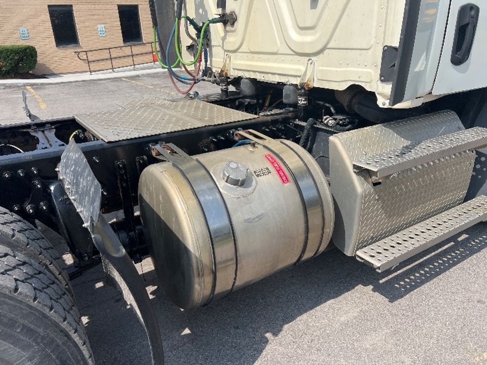 Day Cab Tractor-Heavy Duty Tractors-Freightliner-2020-T11664ST-Rochester-NY-418,061\n\t\tmiles-$ 40,500 - Image 18