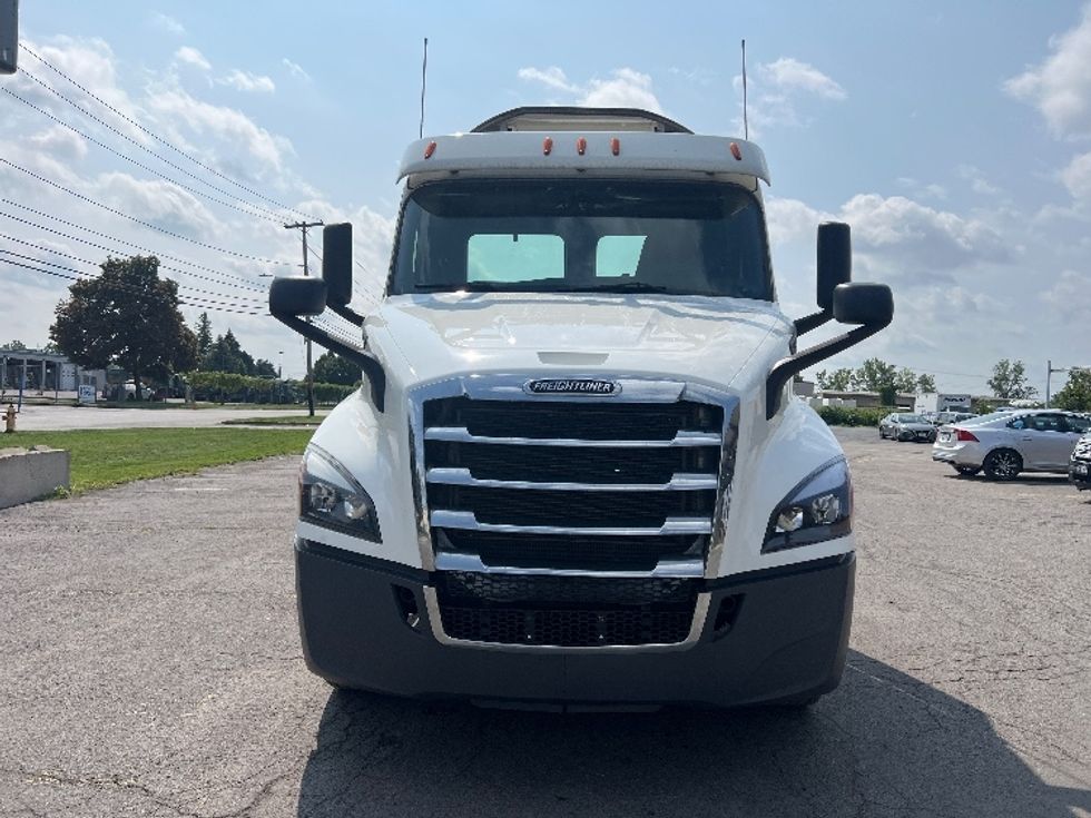 Day Cab Tractor-Heavy Duty Tractors-Freightliner-2020-T11664ST-Rochester-NY-418,061\n\t\tmiles-$ 40,500 - Image 2