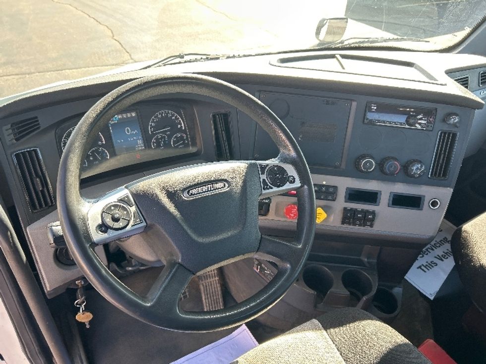 Day Cab Tractor-Heavy Duty Tractors-Freightliner-2020-T11664ST-Rothschild-WI-235,399\n\t\tmiles-$ 53,250 - Image 11