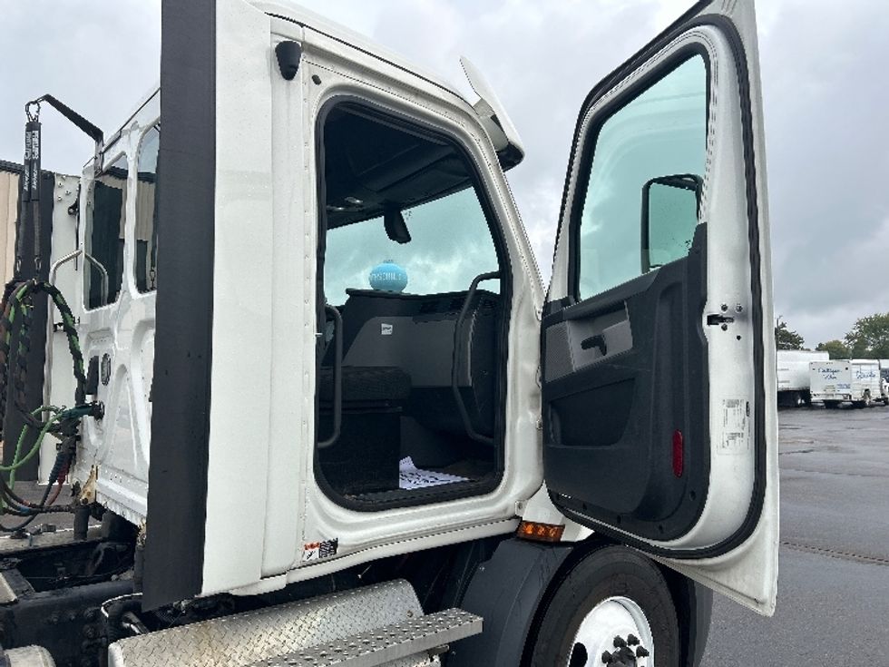 Day Cab Tractor-Heavy Duty Tractors-Freightliner-2020-T11664ST-Rothschild-WI-235,399\n\t\tmiles-$ 53,250 - Image 12