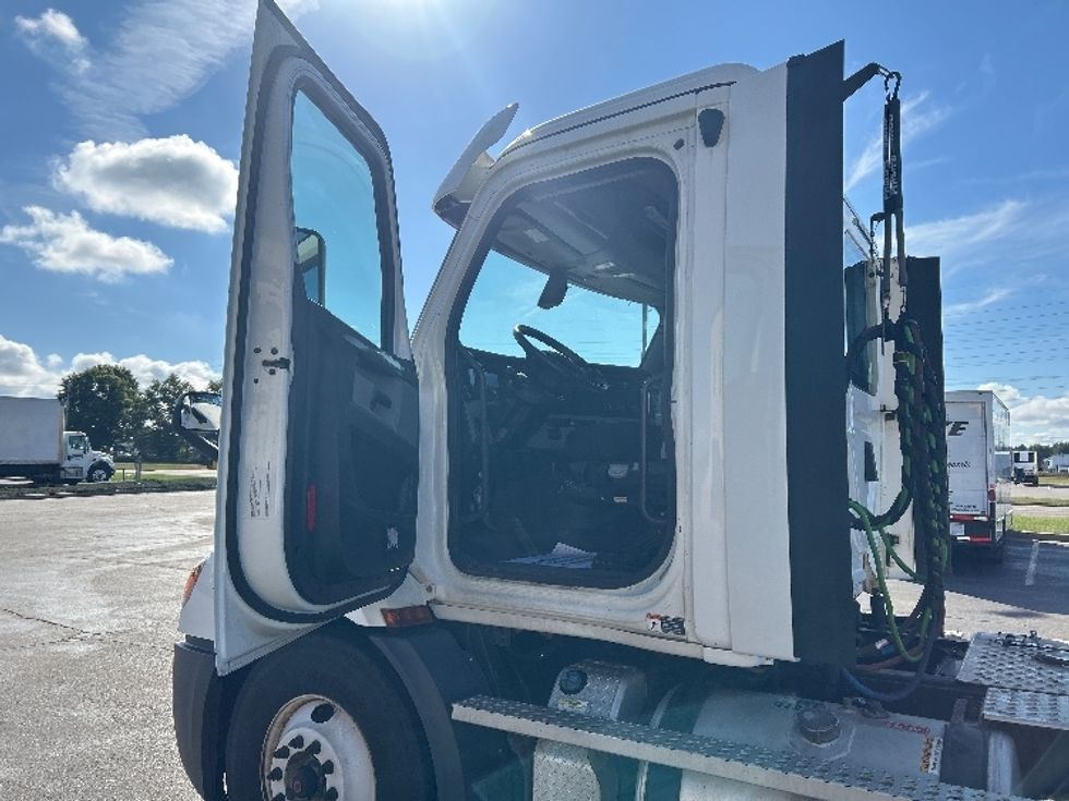 Day Cab Tractor-Heavy Duty Tractors-Freightliner-2020-T11664ST-Rothschild-WI-235,399\n\t\tmiles-$ 53,250 - Image 9