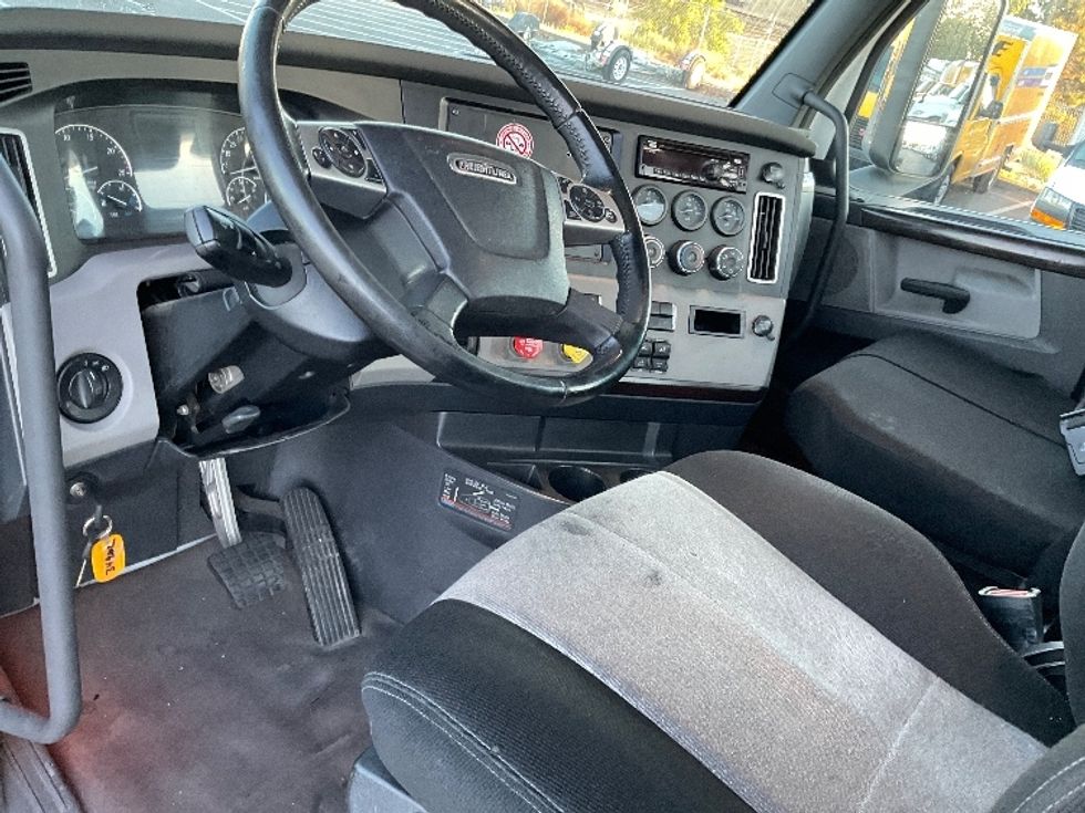 Day Cab Tractor-Heavy Duty Tractors-Freightliner-2020-T11664ST-Sacramento-CA-221,592\n\t\tmiles-$ 64,250 - Image 10