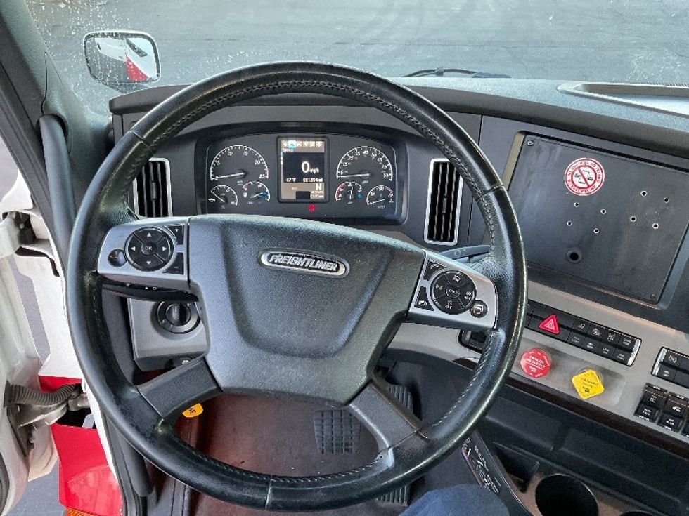Day Cab Tractor-Heavy Duty Tractors-Freightliner-2020-T11664ST-Sacramento-CA-221,592\n\t\tmiles-$ 64,250 - Image 11