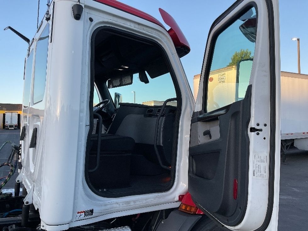 Day Cab Tractor-Heavy Duty Tractors-Freightliner-2020-T11664ST-Sacramento-CA-221,592\n\t\tmiles-$ 64,250 - Image 12