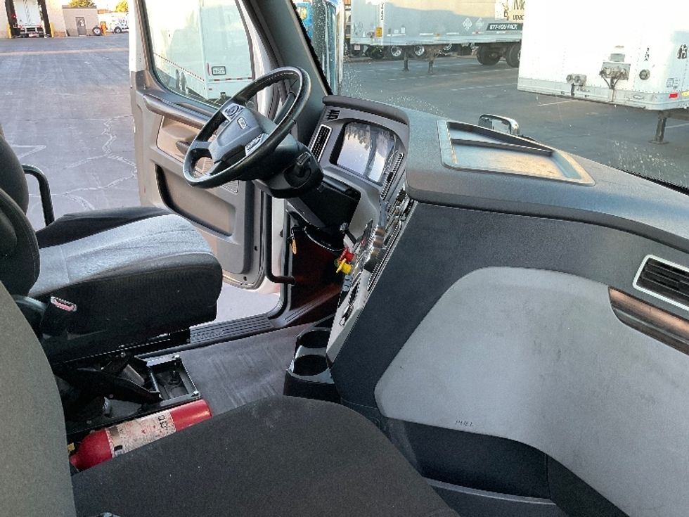 Day Cab Tractor-Heavy Duty Tractors-Freightliner-2020-T11664ST-Sacramento-CA-221,592\n\t\tmiles-$ 64,250 - Image 14