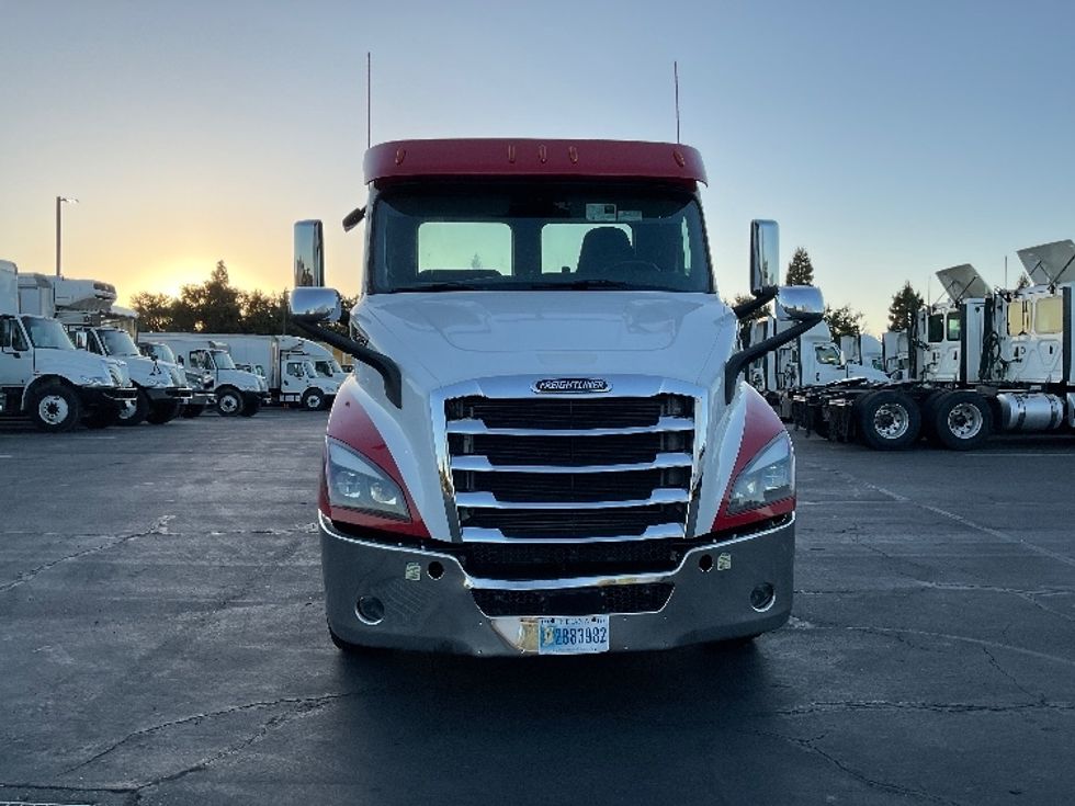 Day Cab Tractor-Heavy Duty Tractors-Freightliner-2020-T11664ST-Sacramento-CA-221,592\n\t\tmiles-$ 64,250 - Image 2