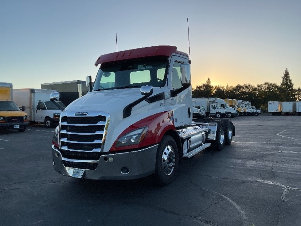 Day Cab Tractor-Heavy Duty Tractors-Freightliner-2020-T11664ST-Sacramento-CA-221,592\n\t\tmiles-$ 64,250 - Image 3