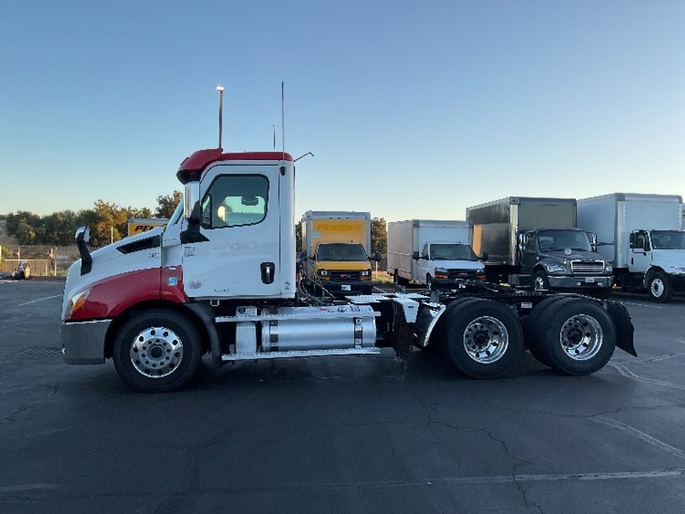 Day Cab Tractor-Heavy Duty Tractors-Freightliner-2020-T11664ST-Sacramento-CA-221,592\n\t\tmiles-$ 64,250 - Image 4