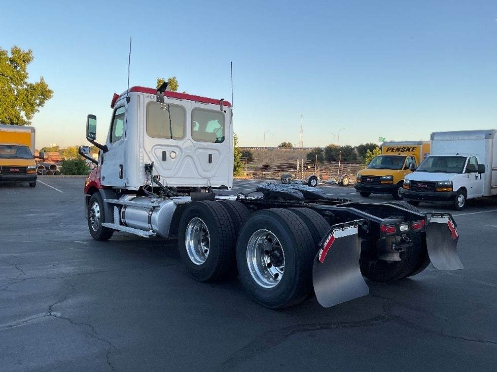 Day Cab Tractor-Heavy Duty Tractors-Freightliner-2020-T11664ST-Sacramento-CA-221,592\n\t\tmiles-$ 64,250 - Image 5