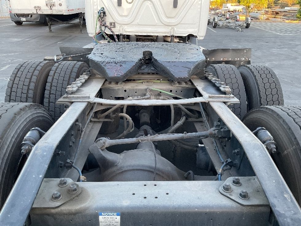 Day Cab Tractor-Heavy Duty Tractors-Freightliner-2020-T11664ST-Sacramento-CA-221,592\n\t\tmiles-$ 64,250 - Image 6