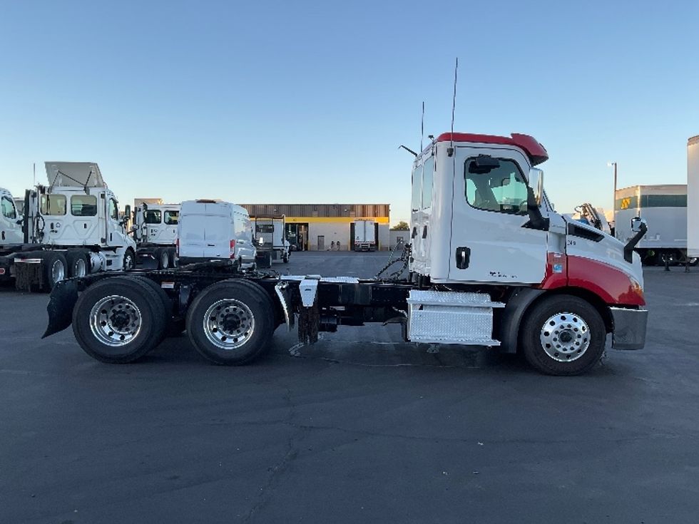 Day Cab Tractor-Heavy Duty Tractors-Freightliner-2020-T11664ST-Sacramento-CA-221,592\n\t\tmiles-$ 64,250 - Image 8