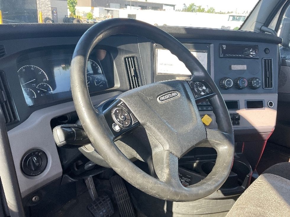 Day Cab Tractor-Heavy Duty Tractors-Freightliner-2020-T11664ST-Sacramento-CA-435,132\n\t\tmiles-$ 49,750 - Image 11