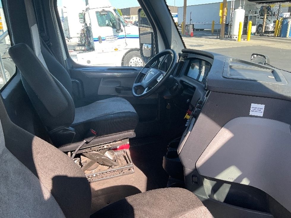 Day Cab Tractor-Heavy Duty Tractors-Freightliner-2020-T11664ST-Sacramento-CA-435,132\n\t\tmiles-$ 49,750 - Image 14