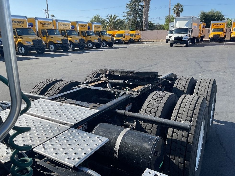 Day Cab Tractor-Heavy Duty Tractors-Freightliner-2020-T11664ST-Sacramento-CA-435,132\n\t\tmiles-$ 49,750 - Image 17