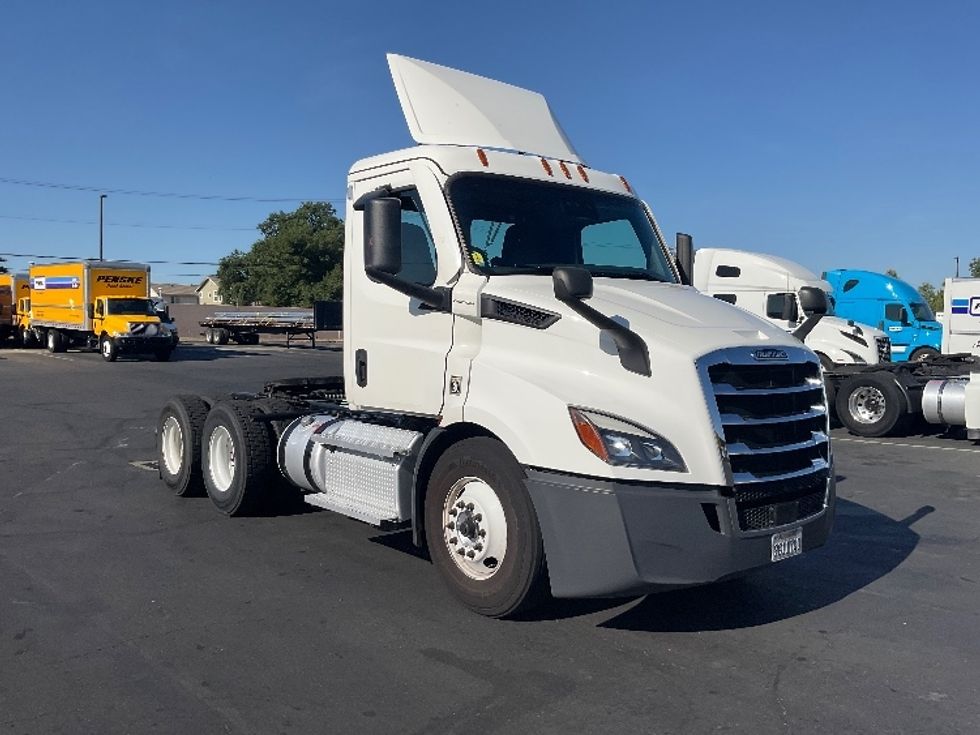 Day Cab Tractor-Heavy Duty Tractors-Freightliner-2020-T11664ST-Sacramento-CA-435,132\n\t\tmiles-$ 49,750 - Image 3