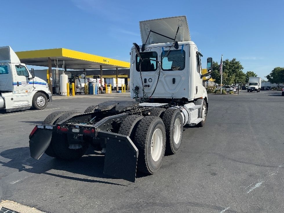 Day Cab Tractor-Heavy Duty Tractors-Freightliner-2020-T11664ST-Sacramento-CA-435,132\n\t\tmiles-$ 49,750 - Image 5