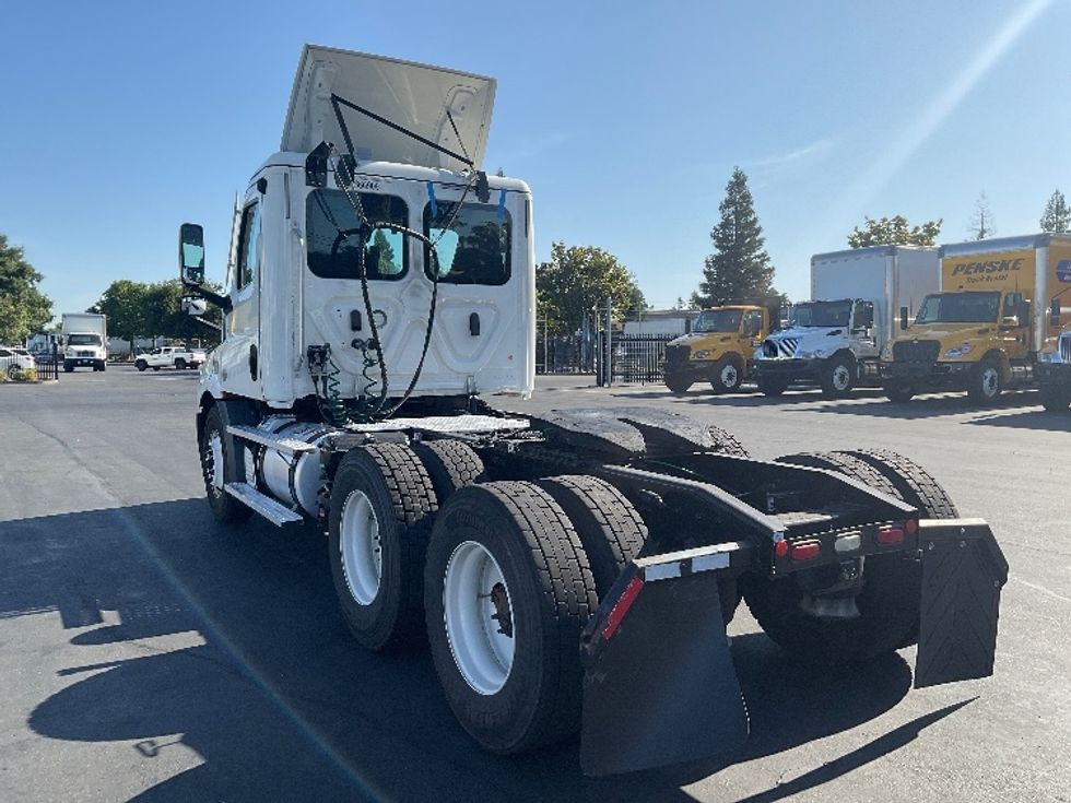 Day Cab Tractor-Heavy Duty Tractors-Freightliner-2020-T11664ST-Sacramento-CA-435,132\n\t\tmiles-$ 49,750 - Image 7