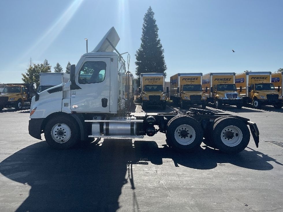 Day Cab Tractor-Heavy Duty Tractors-Freightliner-2020-T11664ST-Sacramento-CA-435,132\n\t\tmiles-$ 49,750 - Image 8