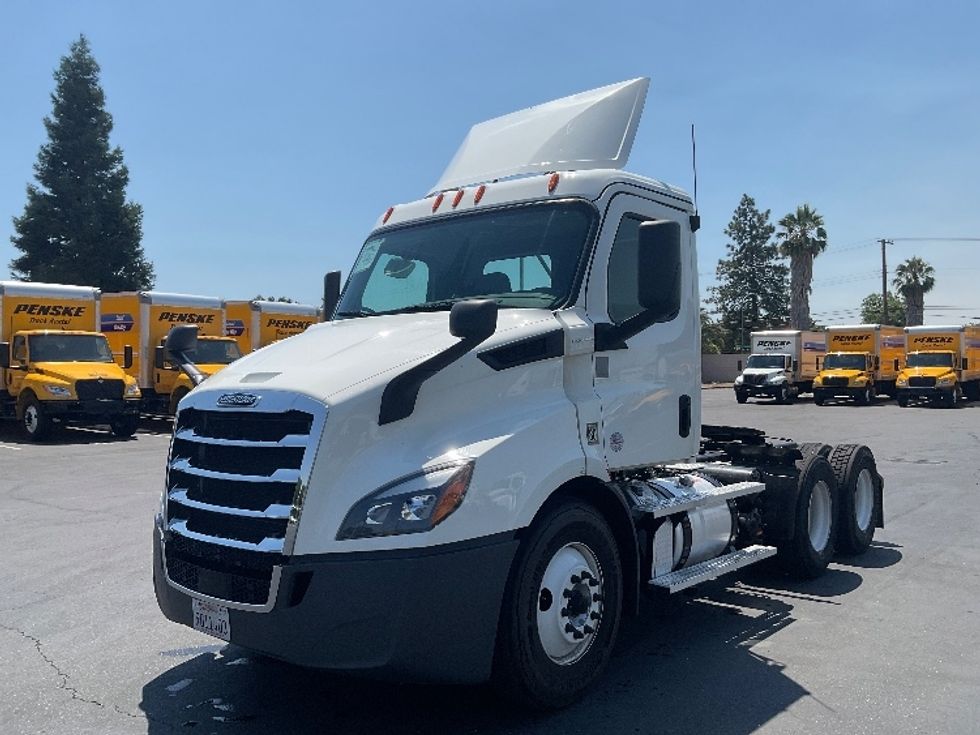 Day Cab Tractor-Heavy Duty Tractors-Freightliner-2020-T11664ST-Sacramento-CA-450,830\n\t\tmiles-$ 48,250 - Image 1