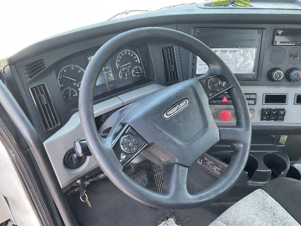 Day Cab Tractor-Heavy Duty Tractors-Freightliner-2020-T11664ST-Sacramento-CA-450,830\n\t\tmiles-$ 48,250 - Image 10
