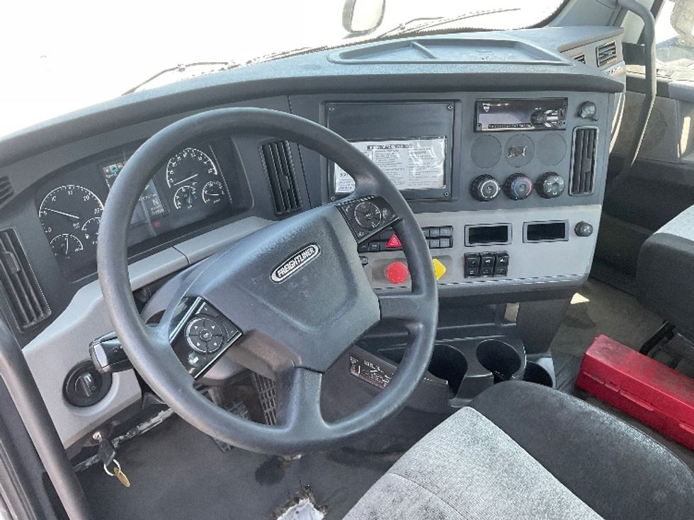 Day Cab Tractor-Heavy Duty Tractors-Freightliner-2020-T11664ST-Sacramento-CA-450,830\n\t\tmiles-$ 48,250 - Image 11