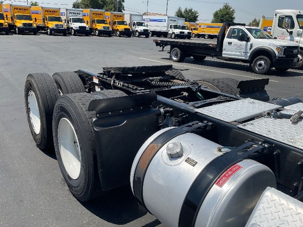 Day Cab Tractor-Heavy Duty Tractors-Freightliner-2020-T11664ST-Sacramento-CA-450,830\n\t\tmiles-$ 48,250 - Image 18