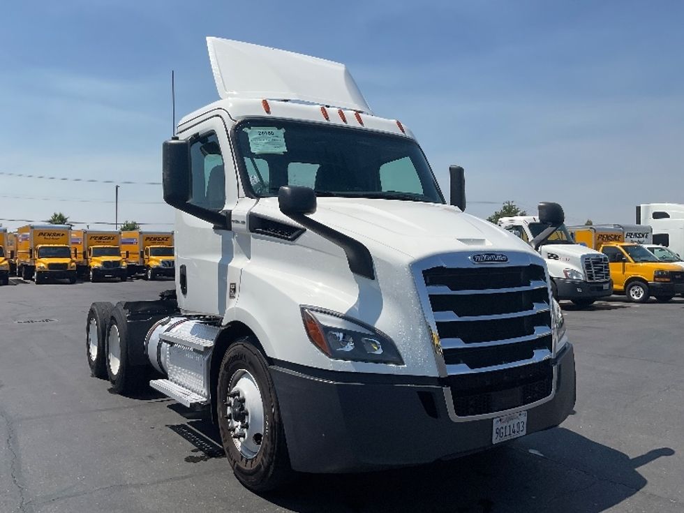 Day Cab Tractor-Heavy Duty Tractors-Freightliner-2020-T11664ST-Sacramento-CA-450,830\n\t\tmiles-$ 48,250 - Image 3