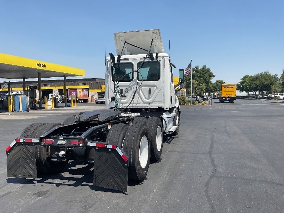 Day Cab Tractor-Heavy Duty Tractors-Freightliner-2020-T11664ST-Sacramento-CA-450,830\n\t\tmiles-$ 48,250 - Image 5