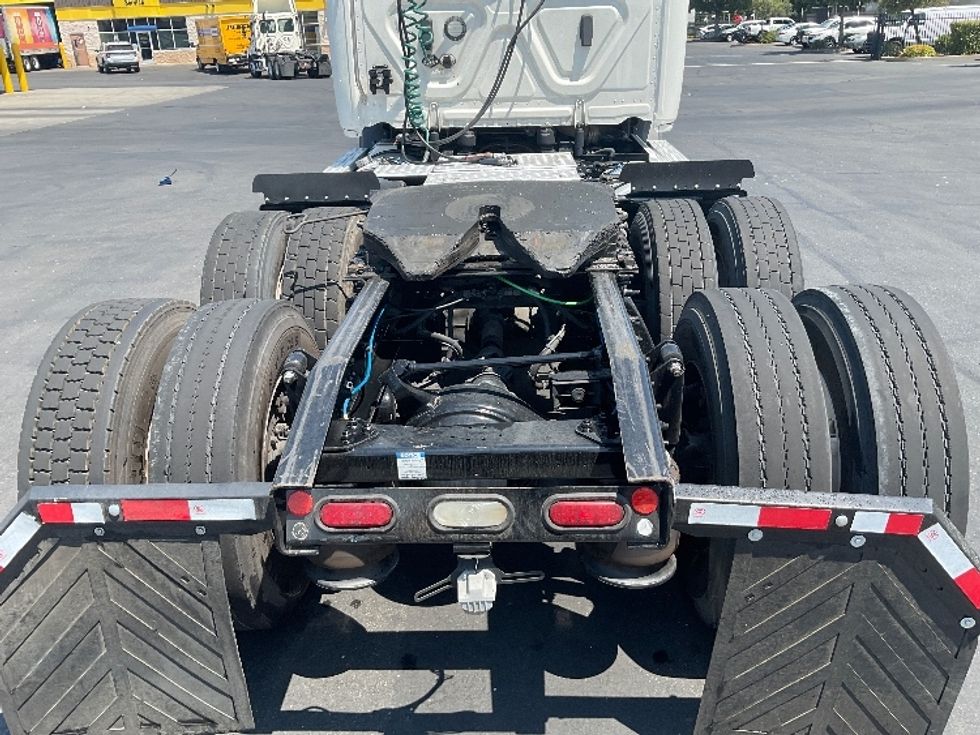Day Cab Tractor-Heavy Duty Tractors-Freightliner-2020-T11664ST-Sacramento-CA-450,830\n\t\tmiles-$ 48,250 - Image 6