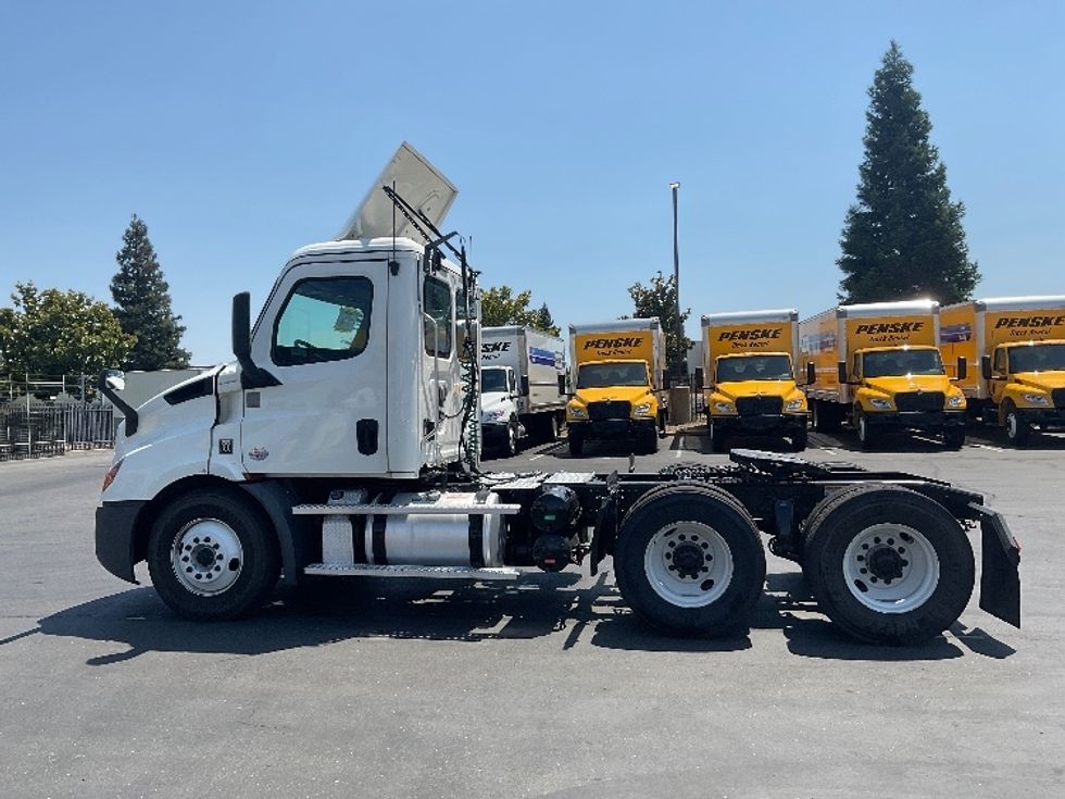 Day Cab Tractor-Heavy Duty Tractors-Freightliner-2020-T11664ST-Sacramento-CA-450,830\n\t\tmiles-$ 48,250 - Image 8